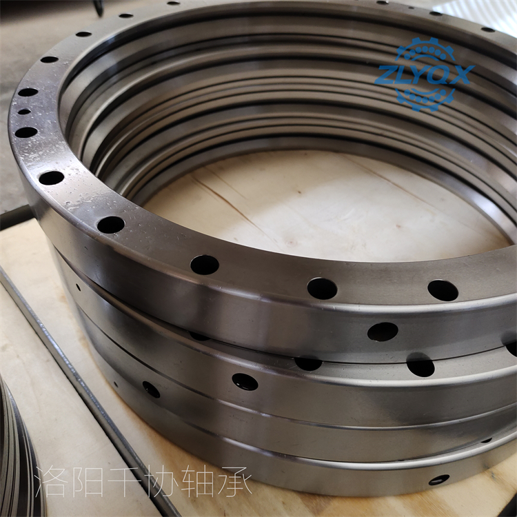 交叉滾子軸承支承座及固定法蘭的設(shè)計